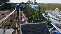 Diketahui, angin puting beliung yang disertai hujan di wilayah tersebut terjadi pada Jumat (3/11).