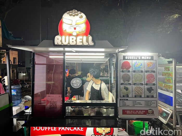 Di AlunAlun Bekasi Ada Steak Ayam Rp 20 Ribuan hingga Souffle Pancake Viral