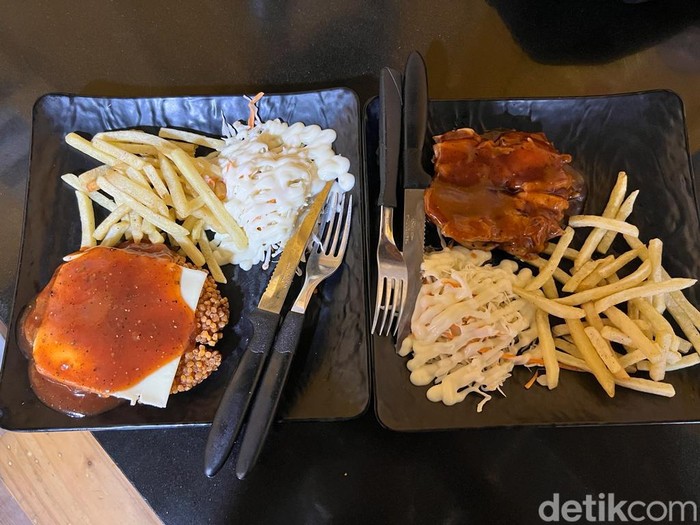 Di Alun-Alun Bekasi Ada Steak Ayam Rp 20 Ribuan hingga Souffle Pancake Viral