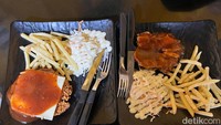 Salah satu kuliner yang bisa disambangi di Alun-Alun Bekasi adalah Unlocked Steak. Gerai steak bergaya kaki lima ini menawarkan steak sapi dan ayam enak. Harganya mulai dari Rp 20 ribu saja. Foto: Detikcom / Atiqa Rana