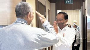 Foto: Jokowi Jenguk Luhut di Singapura