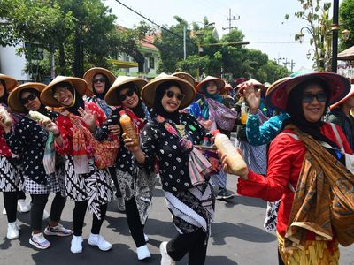1.300 Warga Ramaikan Festival Jamu Gendong di Madiun