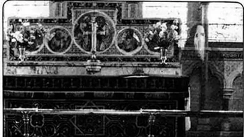 Ketika Pendeta K.F. Lord mengambil foto ini pada tahun 1963 di dalam Gereja Newby di North Yorkshire, Inggris, terlihat seperti ada hantu. Foto ini ditanggapi dengan skeptis: banyak yang percaya bahwa penampakan ini hanyalah hasil dari double exposure yang dilakukan dengan baik.Lord menyatakan bahwa hantu di foto itu bukan hasil rekayasa. Foto: Insider