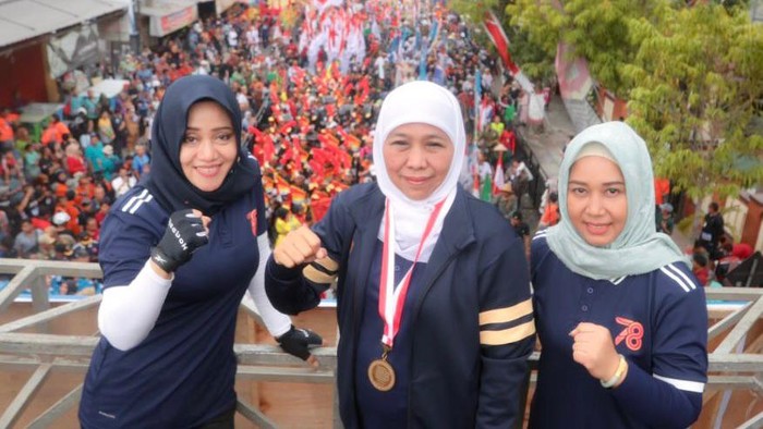 Gubernur Jawa Timur Khofifah Indar Parawansa memberangkatkan puluhan ribu peserta Gerak Jalan Mojokerto-Surabaya (GMS) 2023 sore tadi. Atau Gerak Jalan Mojokerto-Suroboyo (Mojosuro).