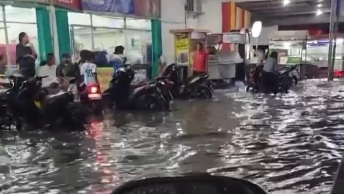 hujan di gresik