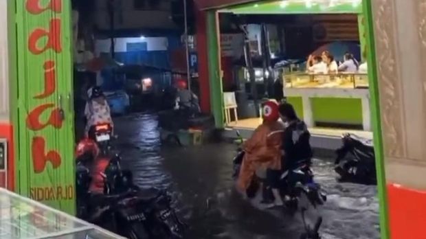 hujan di gresik