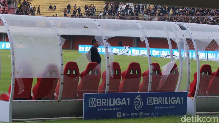 Kericuhan usai PSS Sleman dikalahkan Bali United 0-1 di Stadion Maguwoharjo, Sleman, Jumat (3/11/2023) sore.