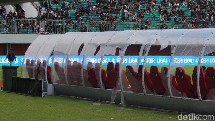Kericuhan usai PSS Sleman dikalahkan Bali United 0-1 di Stadion Maguwoharjo, Sleman, Jumat (4/11/2023).