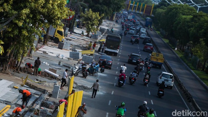 Menengok Progres Penataan Trotoar Matraman Menengok Progres Penataan Trotoar Matraman