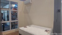 Foto: Almadinah Putri BrilianKamar lainnya di rusun ASN-Hankam. Sebagai informasi, di setiap kamar sudah disediakan AC atau pendingin ruangan.