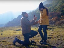 Sweet Banget! Momen Nathalie Holscher Dilamar Pacar Bule di Gunung