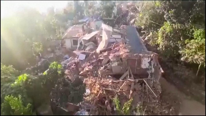 Penampakan Bangunan di Nepal Hancur Diguncang Gempa, 128 Orang Tewas