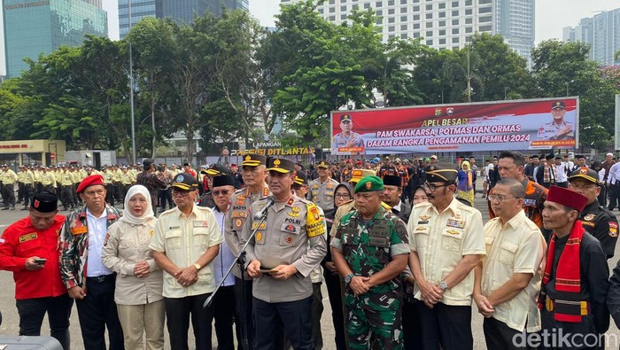Polda Metro menggelar apel pam swakarsa untuk mengawal pemilu damai.
