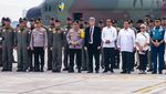 Potret Kapolri Dampingi Jokowi Kirim Bantuan Tahap Awal ke Gaza