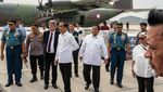 Potret Kapolri Dampingi Jokowi Kirim Bantuan Tahap Awal ke Gaza