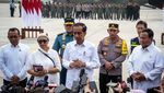 Potret Kapolri Dampingi Jokowi Kirim Bantuan Tahap Awal ke Gaza
