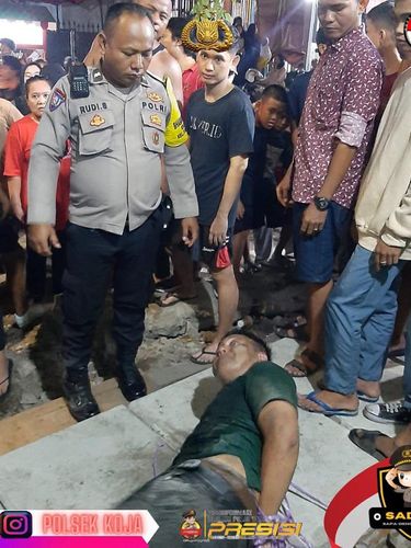 Pria mengamuk di Koja, Jakarta Utara diamankan Bhabinkamtibmas.