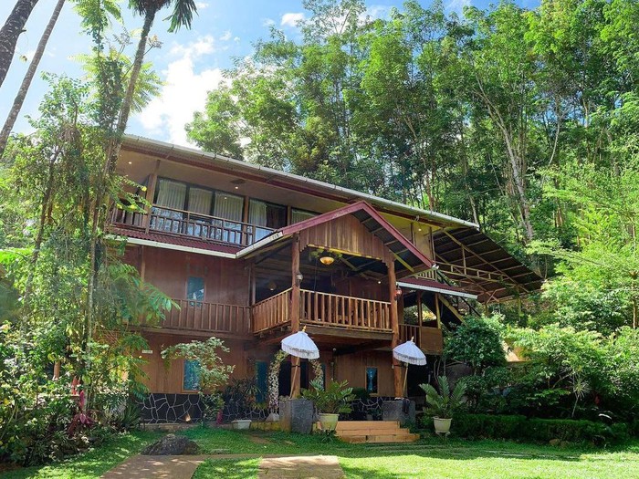 Private villa yang menyajikan keindahan alam di Bifa Cottage (Foto: Instagram.com/bifacottage_padang)
