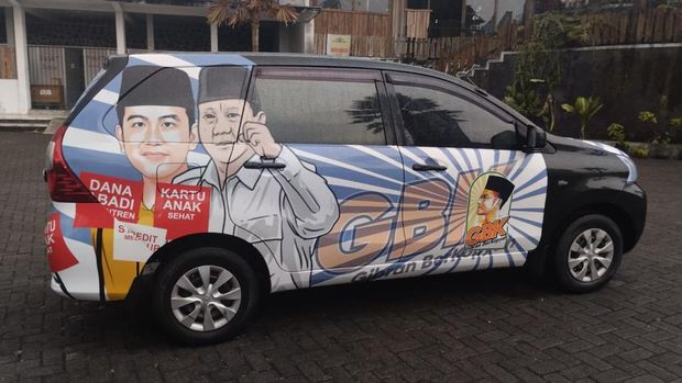Relawan Gibran Berkopyah