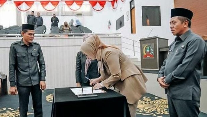 Sidang istimewa DPRD Karawang.