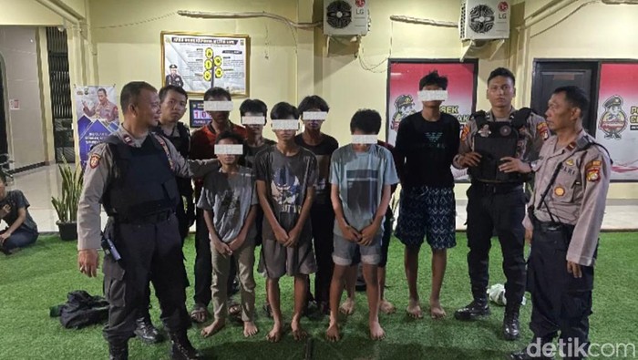 TPPP Polres Jaksel mengamankan sejumlah remaja bersenjata tajam di Cilandak, Jakarta Selatan.