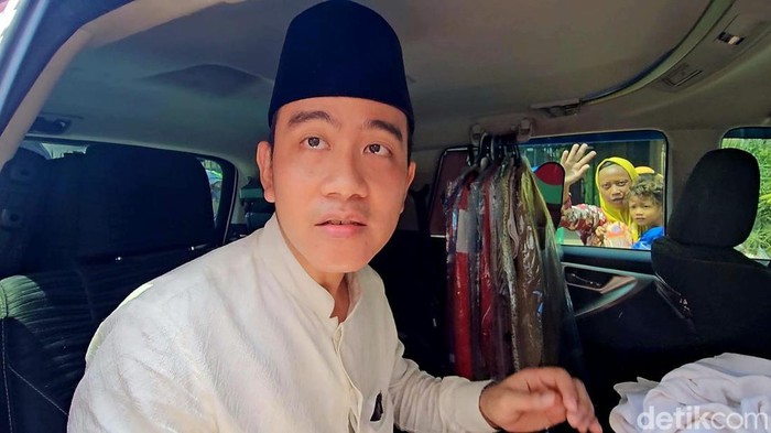 Wali Kota Solo Gibran Rakabuming Raka usai haul Habib Ali bin Muhammad Al Habsyi, Sabtu (4/11/2023).