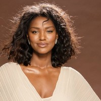 Yityish lahir di sebuah desa kecil di Ethiopia. Dia menjadi yatim piatu di usia 12 tahun dan datang ke Israel bersama saudara laki-lakinya untuk tinggal bersama kakek-neneknya di sana. Foto: Instagram/@titiayenew