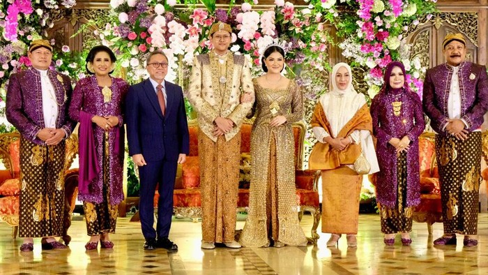 Zulhas Kondangan Putra Panglima TNI