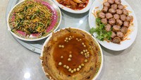 Paling sepuh dari restoran Chinese Food lainnya, Siauw A Tjiap sudah berjualan sejak tahun 1923. Restoran ini menawarkan bakmi hingga ngohiong khas Hakka. Foto: detikFood/Site Culinary