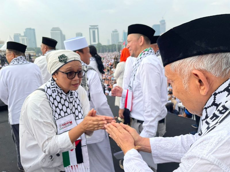 Amien Rais dan Menlu Retno Marsudi di aksi bela Palestina.