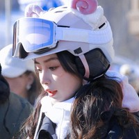 Kami menyadari polemik seputar Angelababy. Sayangnya dia tidak pernah terlihat di acara Crazy Horse Paris. Kami akan senang jika bisa mengundangnya kapan saja, tulis Crazy Horse tersebut di InstaStory. Foto: Instagram @angelababyct