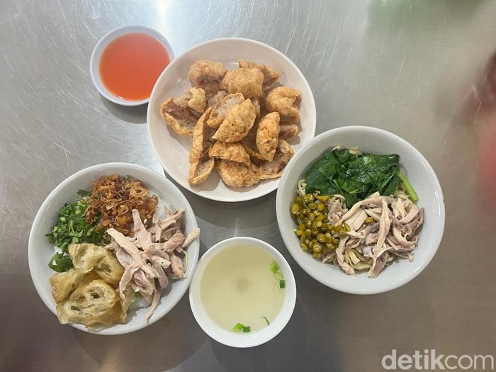 Bakmi Ayam Kampung dan Bakso Goreng di Pasmod BSD Ini Laku 400 Mangkuk Sehari!