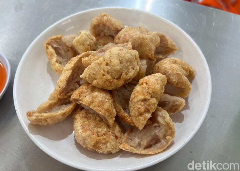 Bakmi Ayam Kampung dan Bakso Goreng di Pasmod BSD Ini Laku 400 Mangkuk Sehari!