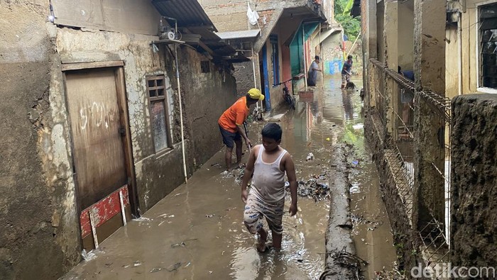 Banjir di kawasan Cawang mulai surut. (Devi/detikcom)