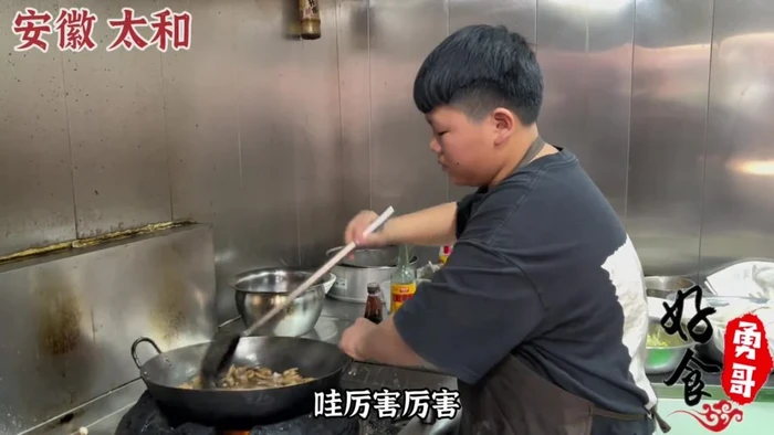 Bocah 12 Tahun Jago Masak Gantikan Orang Tuanya Bekerja di Restoran