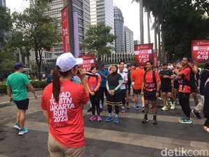 Cuaca Teduh Warnai Pemanasan Terakhir BTN Jakarta Run 2023 di CFD