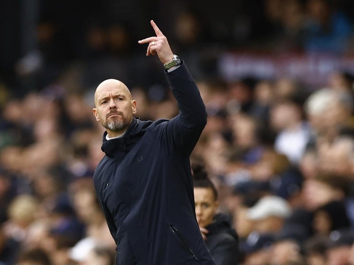 Soccer Football - Premier League - Fulham v Manchester United - Craven Cottage, London, Britain - November 4, 2023 Manchester United manager Erik ten Hag reacts Action Images via Reuters/Peter Cziborra NO USE WITH UNAUTHORIZED AUDIO, VIDEO, DATA, FIXTURE LISTS, CLUB/LEAGUE LOGOS OR LIVE SERVICES. ONLINE IN-MATCH USE LIMITED TO 45 IMAGES, NO VIDEO EMULATION. NO USE IN BETTING, GAMES OR SINGLE CLUB/LEAGUE/PLAYER PUBLICATIONS.