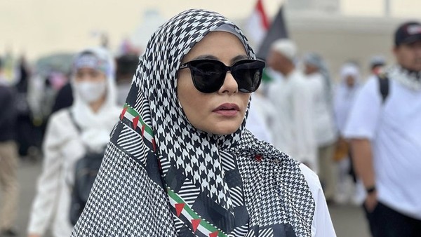 Gaya Artis RI Ikut Aksi Bela Palestina di Monas, Kompak Pakai Scarf Keffiyeh