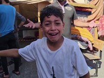 Ratapan Bocah Gaza Saat Gotong Jenazah Kondisi Mengenaskan