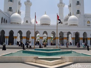 Masjid Sheikh Zayed Ikut Kebanjiran Jemaah Selama Haul Habib Ali di Solo
