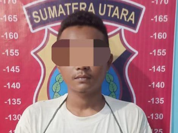 JT saat dibawa ke Polres Tebing Tinggi. (Foto: Dok. Polres Tebing Tinggi).