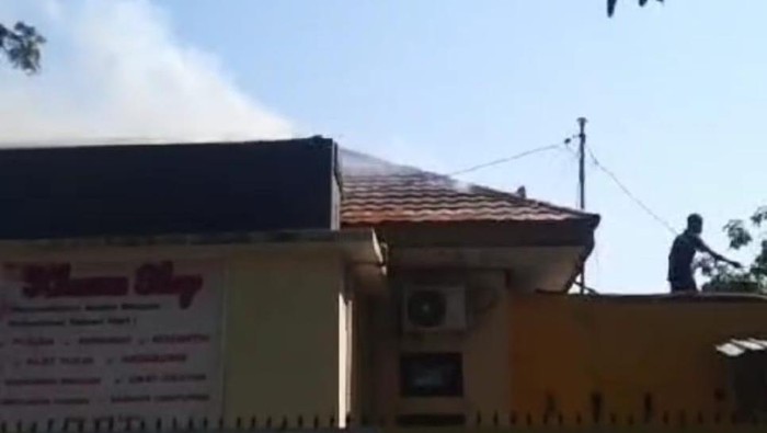 Kebakaran di Kompleks Unhas Jalan Sunu, Makassar, Sulsel.
