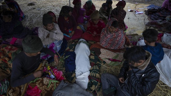 Korban Tewas Gempa di Nepal Capai 157 Orang Gempa Bumi dengan M 5,6 yang mengguncang daerah terpencil di Nepal menimbulkan banyak kerusakan dan korban jiwa. Sedikitnya 157 orang dipastikan tewas akibat gempa bumi ini.