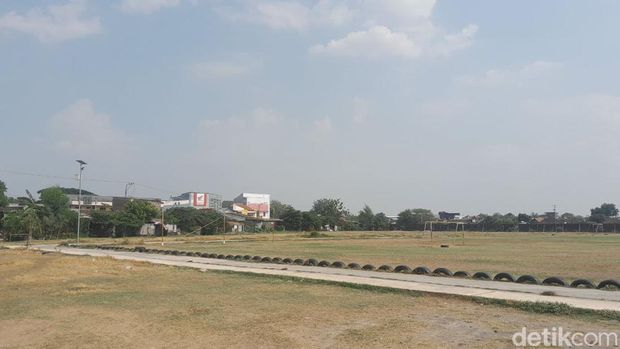 Lapangan Gentan Jalan Raya Blimbing, Gentan, Baki.
