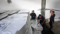 KPU mulai mendistribusikan sejumlah logistik Pemilu 2024 dengan berbasis rayon di tiap-tiap daerah.