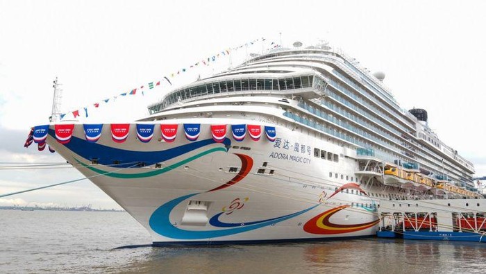 Megahnya Kapal Pesiar Raksasa Pertama Buatan China yang Panjangnya 323,6 Meter Kapal pesiar berukuran besar batan China pertama tiba di Shanghai. Ini penampakannya.