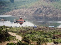 Menanti Tengelamnya Kampung Karian