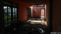 Masih banyak warga yang harus membuat tempat tinggal baru mereka untuk tetap melanjutkan hidup.