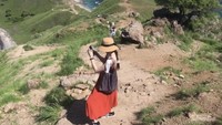 Perjalanan di tengah Pulau Padar.