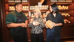 Menikmati 50 Jenis Makanan dengan Konsep Classic Mid Century